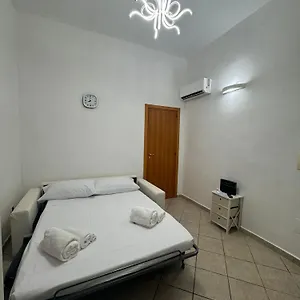 https://villa-house-of-the-night-two.hotels-amalfi.com